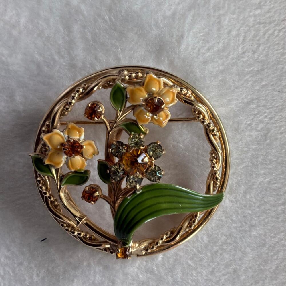Signed Alice Caviness Gold Floral Circle Brooch Pin Yellow Flowers Green Amber